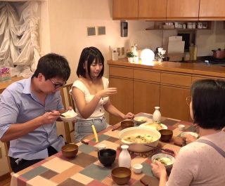 Cưỡng dâm cô con dâu của ông bạn thân