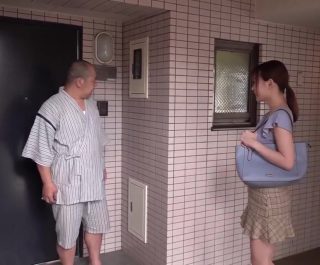 Quay lén cưỡng dâm cô hàng xóm mới chuyển đến